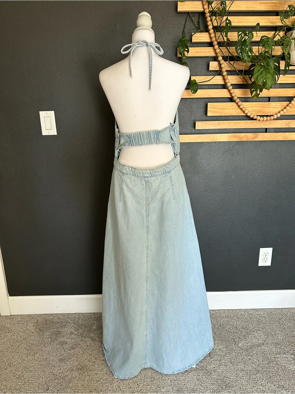 Universal Thread Light Wash Denim Halter Maxi Dress Open Back Pockets Size 12 - Picture 6 of 12